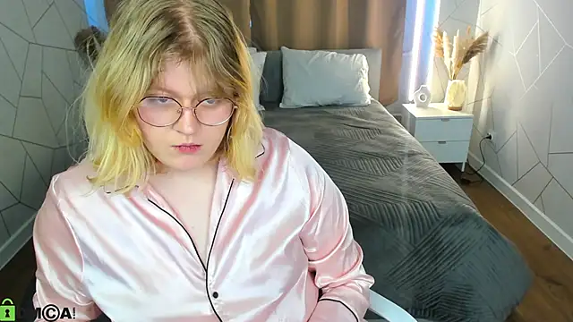 luna c0ra online show from 04/09/26, 01:05