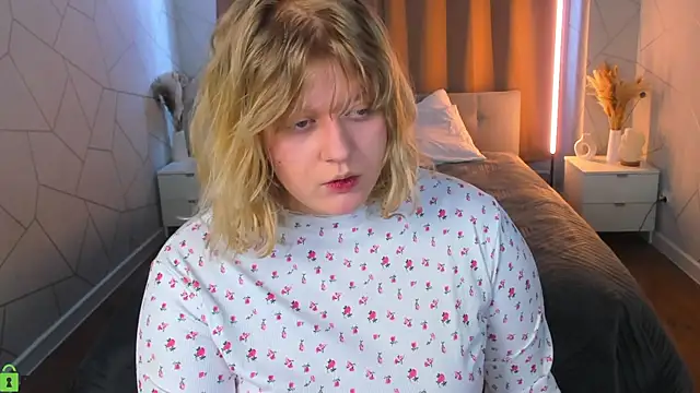 luna c0ra online show from 04/18/26, 12:58