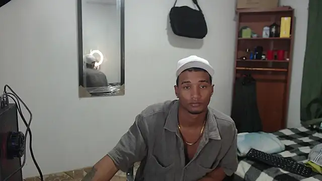 Snapshot of Dani-brown chatting on 05/19/26, 12:49 Dani-brown online show from 05/19/26, 12:49