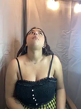 Snapshot of Midary_pink chatting on 03/03/26, 05:02 Midary pink online show from 03/03/26, 05:02