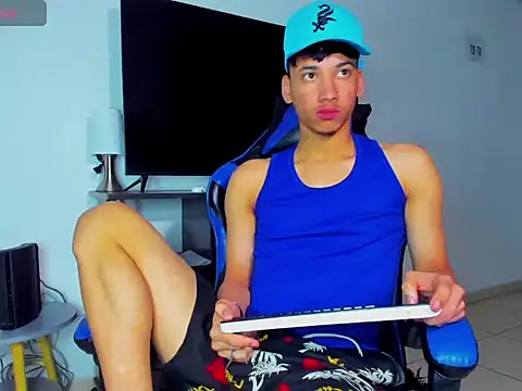 Lyam Russo online show from 04/05/26, 07:49