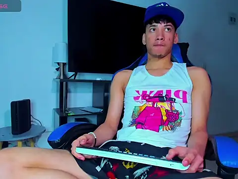 Lyam Russo online show from 04/07/26, 08:04