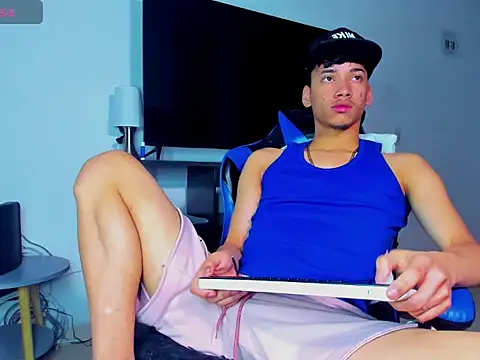 Lyam Russo online show from 04/18/26, 05:44