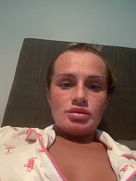 Snapshot of jadey19x chatting on 05/05/26, 04:37 jadey19x online show from 05/05/26, 04:37