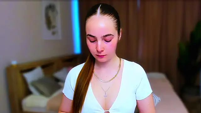 Maddy Wood  online show from 04/05/26, 11:18