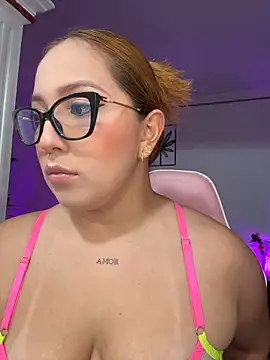 Kiarhatrixie1 online show from 04/18/26, 05:39