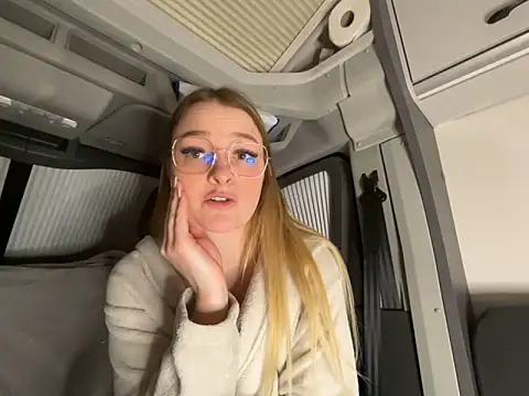 Snapshot of melanieTesss chatting on 02/21/26, 11:50 melanieTesss online show from 02/21/26, 11:50