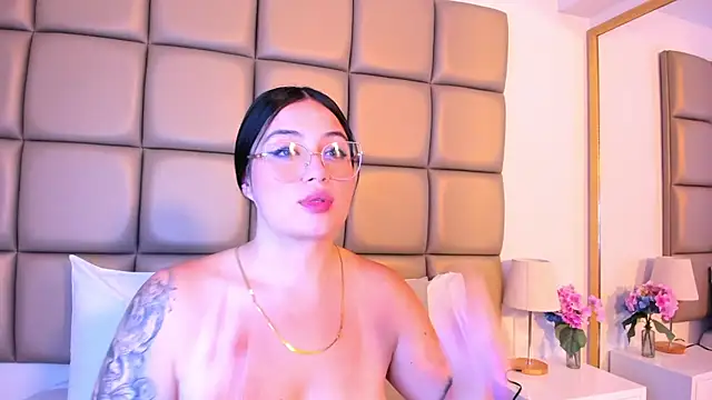 annybentleii online show from 04/16/26, 11:00