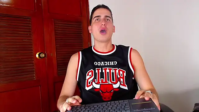 Snapshot of ryanlevi1 chatting on 02/16/26, 04:47 ryanlevi1 online show from 02/16/26, 04:47