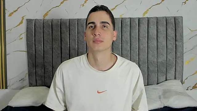 Snapshot of ryanlevi1 chatting on 02/23/26, 01:52 ryanlevi1 online show from 02/23/26, 01:52