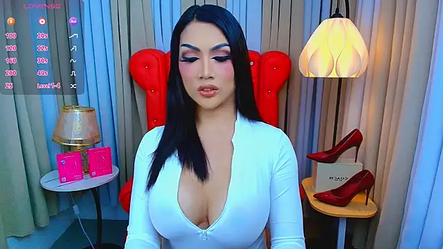 Snapshot of Laureen_Hilton chatting on 07/23/26, 11:19 Laureen Hilton online show from 07/23/26, 11:19