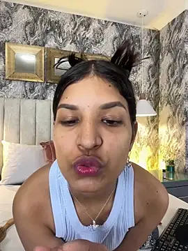 AnnaLoren  online show from 03/25/26, 12:00