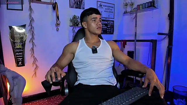 Rob zaens33 online show from 04/17/26, 03:04