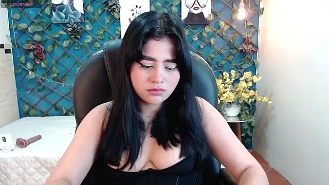 Snapshot of mila_quin chatting on 06/28/26, 12:00 mila quin online show from 06/28/26, 12:00