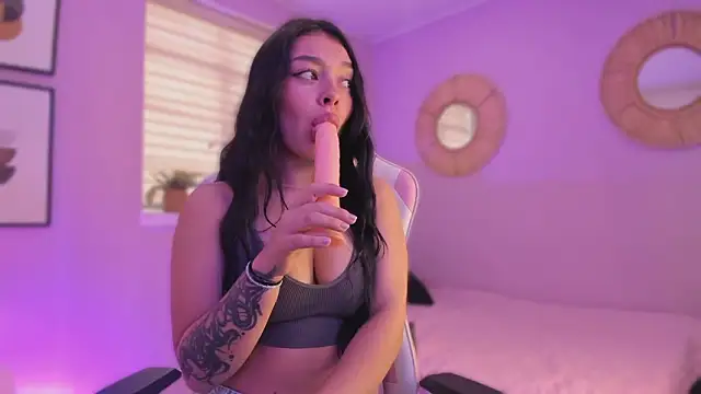 Snapshot of Lummii_ chatting on 02/19/26, 07:32 Lummii online show from 02/19/26, 07:32