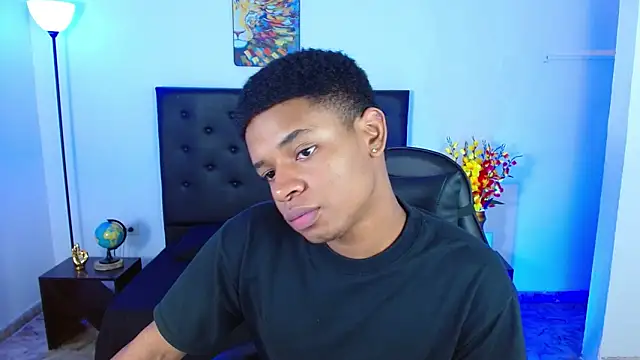 liiam3 online show from 04/12/26, 02:11