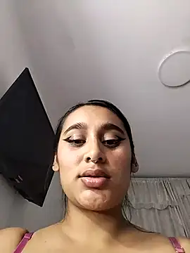 Snapshot of amira_moon18 chatting on 02/20/26, 06:26 amira moon18 online show from 02/20/26, 06:26