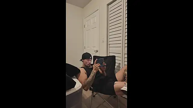 Snapshot of Alejandrosolerxxx chatting on 03/03/26, 03:01 Alejandrosolerxxx online show from 03/03/26, 03:01