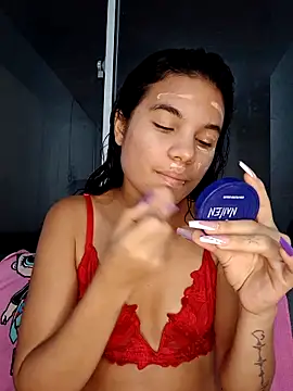 Snapshot of Little-Pussy19 chatting on 02/18/26, 03:24 Little-Pussy19 online show from 02/18/26, 03:24