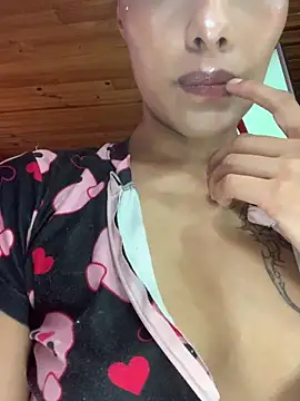 Snapshot of Emily-Fire chatting on 03/02/26, 06:04 Emily-Fire online show from 03/02/26, 06:04