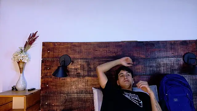 Snapshot of Esmeralda_and_Naim chatting on 03/03/26, 07:31 Esmeralda and Naim online show from 03/03/26, 07:31