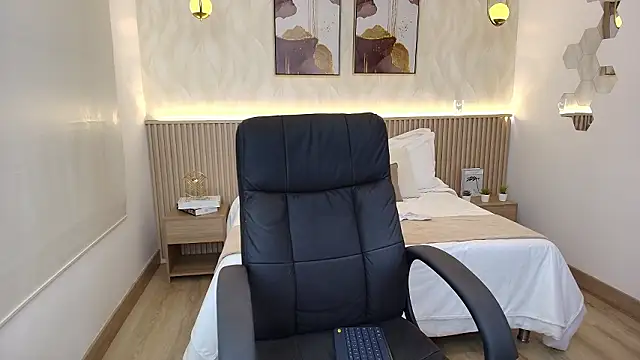 BellaMillers online show from 03/24/26, 06:46