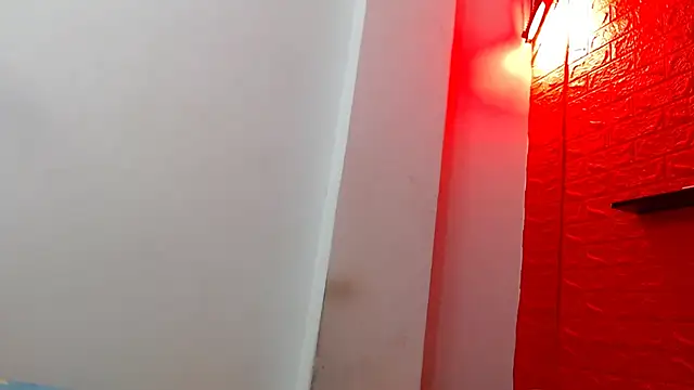 Snapshot of skinnysexy18 chatting on 02/24/26, 01:20 skinnysexy18 online show from 02/24/26, 01:20