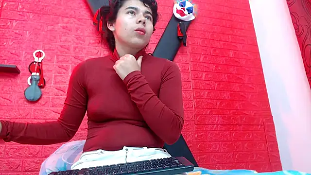 Snapshot of skinnysexy18 chatting on 02/26/26, 01:32 skinnysexy18 online show from 02/26/26, 01:32