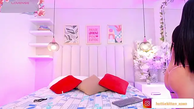 Mia Bailey  online show from 03/18/26, 03:09