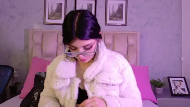 IsabellaRossi online show from 04/14/26, 05:30