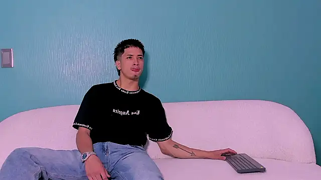 Snapshot of Youdoll_ chatting on 02/19/26, 01:29 Youdoll online show from 02/19/26, 01:29