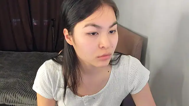 Snapshot of moon_bloom chatting on 02/28/26, 04:08 moon bloom online show from 02/28/26, 04:08