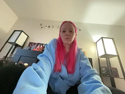 Snapshot of pinkhairfun16 chatting on 02/22/26, 12:47 pinkhairfun16 online show from 02/22/26, 12:47