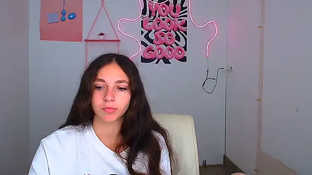 KissMeJulia online show from 08/04/26, 05:32