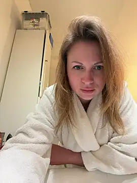 Snapshot of Frenchgirl45 chatting on 02/28/26, 07:37 Frenchgirl45 online show from 02/28/26, 07:37