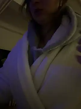 Frenchgirl45 online show from 04/04/26, 10:40