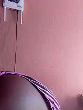 Snapshot of indianstrawberrylips4u chatting on 02/25/26, 06:23 indianstrawberrylips4u online show from 02/25/26, 06:23