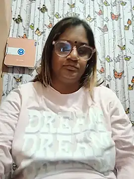 indianstrawberrylips4u online show from 08/05/26, 08:44