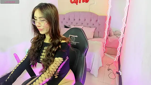 ZAAFIRA TAY online show from 04/06/26, 11:33