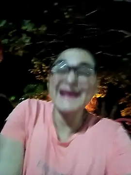 Snapshot of pareja_latina2214 chatting on 03/17/26, 01:10 pareja latina2214 online show from 03/17/26, 01:10