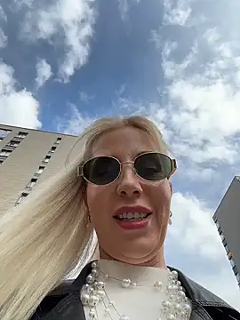 LisaMurr online show from 04/14/26, 10:43