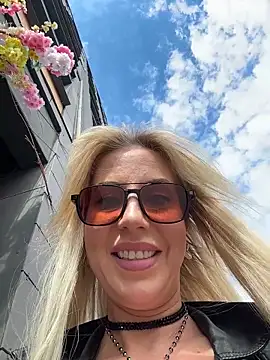LisaMurr online show from 05/22/26, 12:11