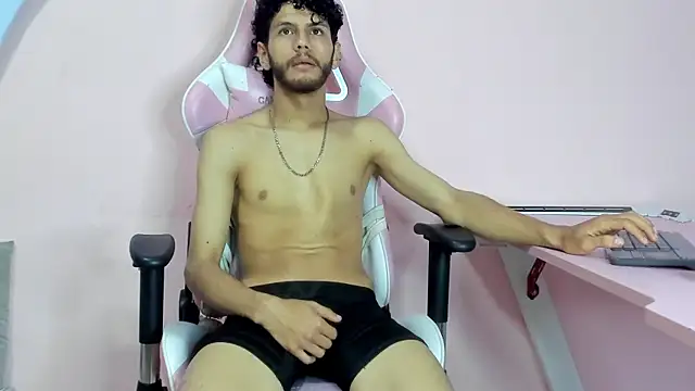 Snapshot of LuckySammer chatting on 02/19/26, 02:46 LuckySammer online show from 02/19/26, 02:46