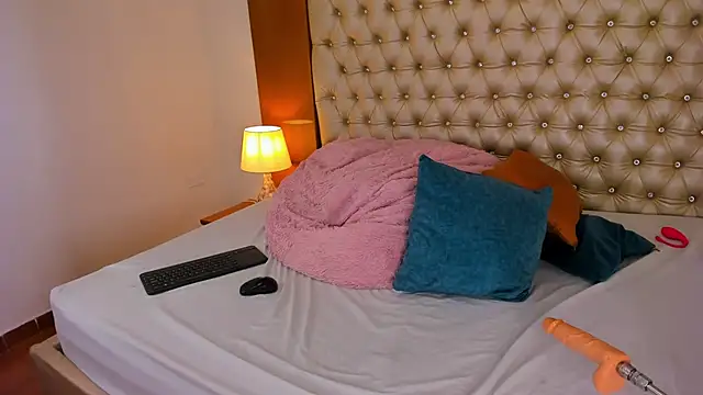 IsabellaaLux  online show from 04/02/26, 08:28