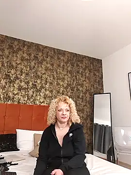 Snapshot of LaireeFelini chatting on 02/27/26, 07:58 LaireeFelini online show from 02/27/26, 07:58