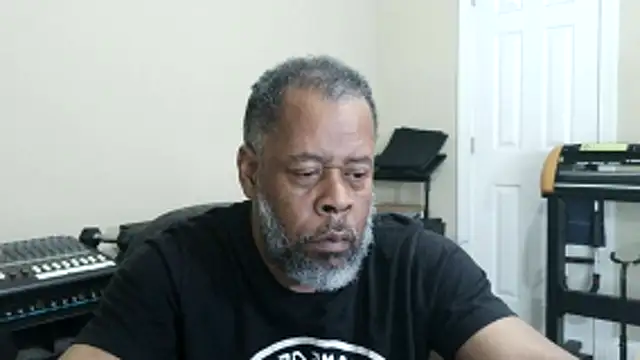 Cleozevo1961 online show from 04/18/26, 07:58