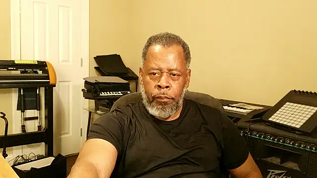 Cleozevo1961 online show from 04/27/26, 03:54