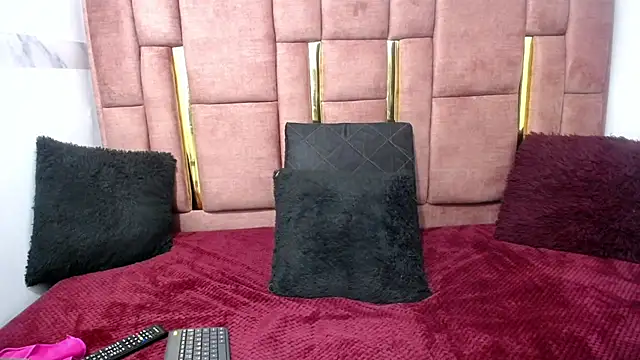 SKARLET KOVA online show from 04/16/26, 12:17