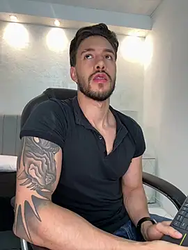 Snapshot of evans_campbell1 chatting on 02/25/26, 11:25 evans campbell1 online show from 02/25/26, 11:25