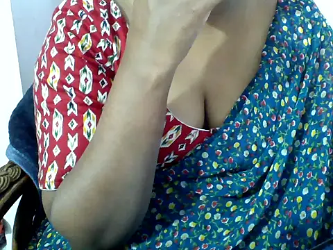 Snapshot of Angel_honeybear_143 chatting on 02/27/26, 07:19 Angel honeybear 143 online show from 02/27/26, 07:19